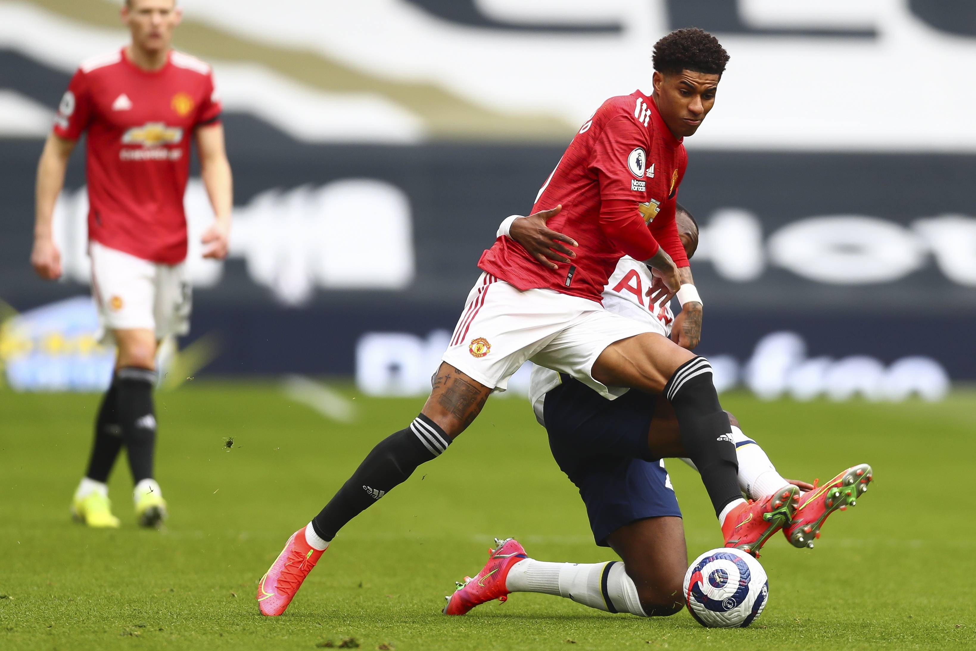 洲足坛屡见 洲足坛屡见